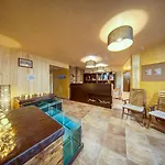 Forest Nook Daire 4*